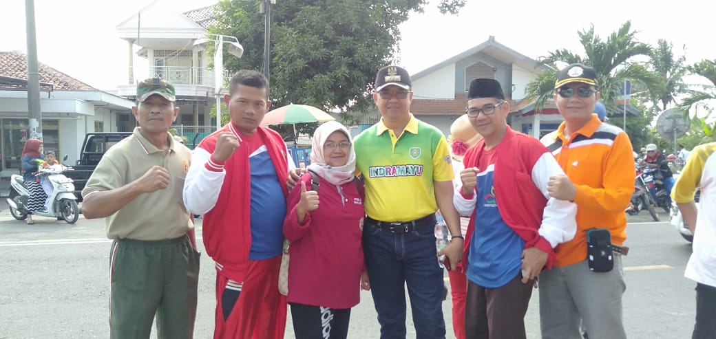 Guru SMA NU Juntinyuat, Ikut Meriahkan Gerak Jalan santai Kecamatan Juntinyuat